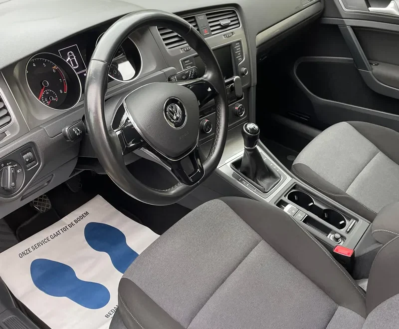 Waarom waxen en polijsten belangrijk zijn voor jouw auto